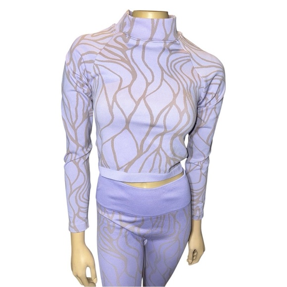 Fabletics Courtney Seamless Long-Sleeve frosted lilac Top and pants suit Size L - Picture 10 of 12